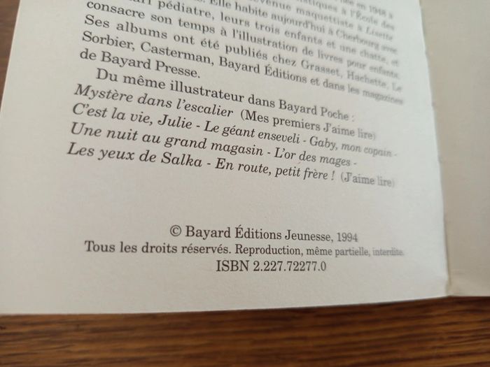 Livre C'est dur d'être un vampire - photo numéro 3