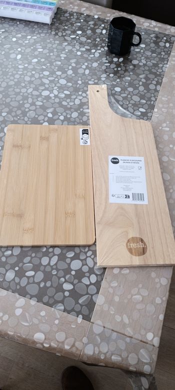 Lot de deux planches à découper neuves 