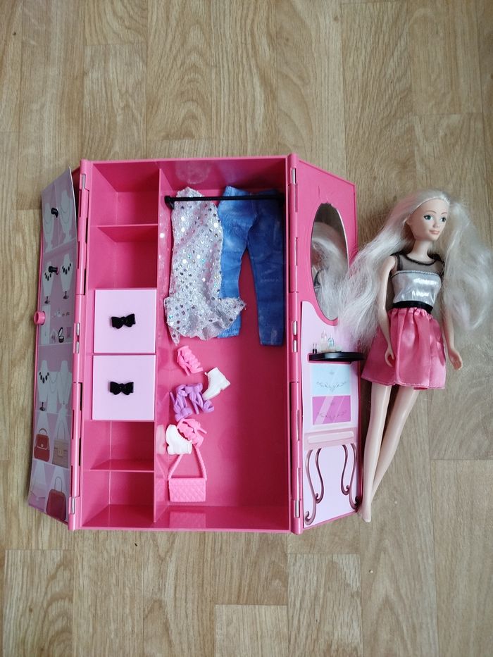 Poupées Dressing avec accessoires - photo numéro 2