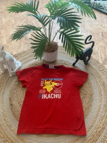 T-shirt rouge pikachu