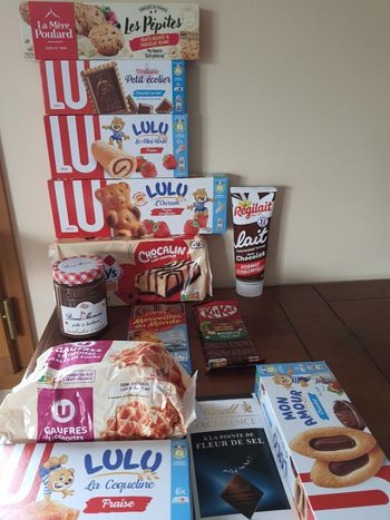 Lot de 13 articles sucrés 