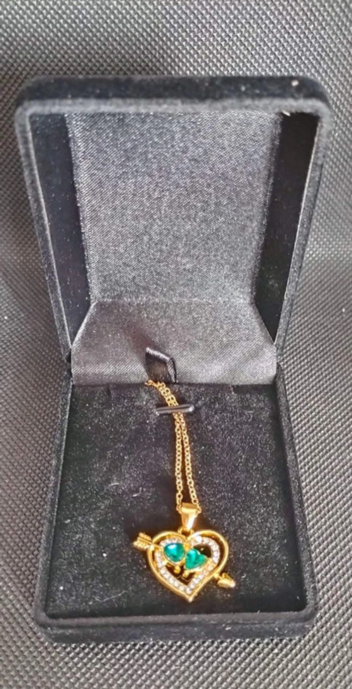 Collier doré 2 coeurs vert