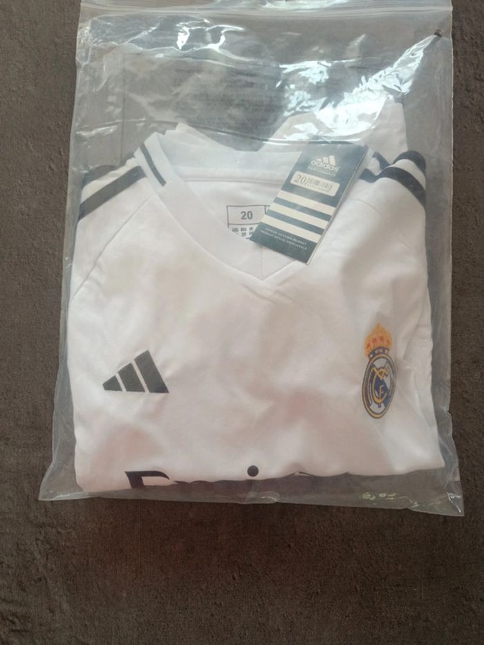 Tenue foot Real Madrid blanc. T.20 - photo numéro 5