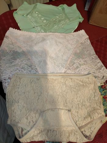 3 culottes gainantes neuves T. 38/40