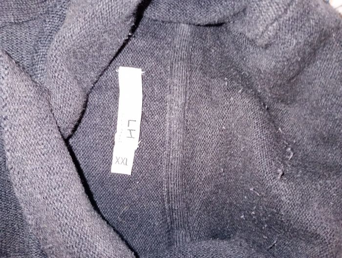 Pull noir - photo numéro 4