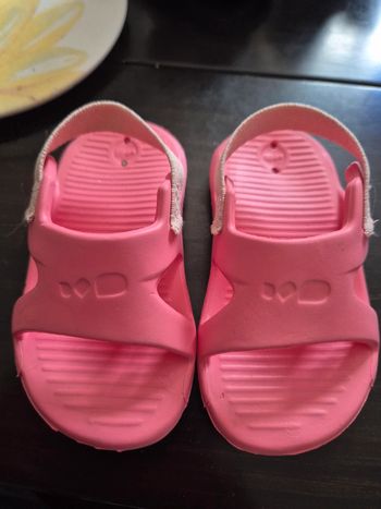 Sandales piscine rose