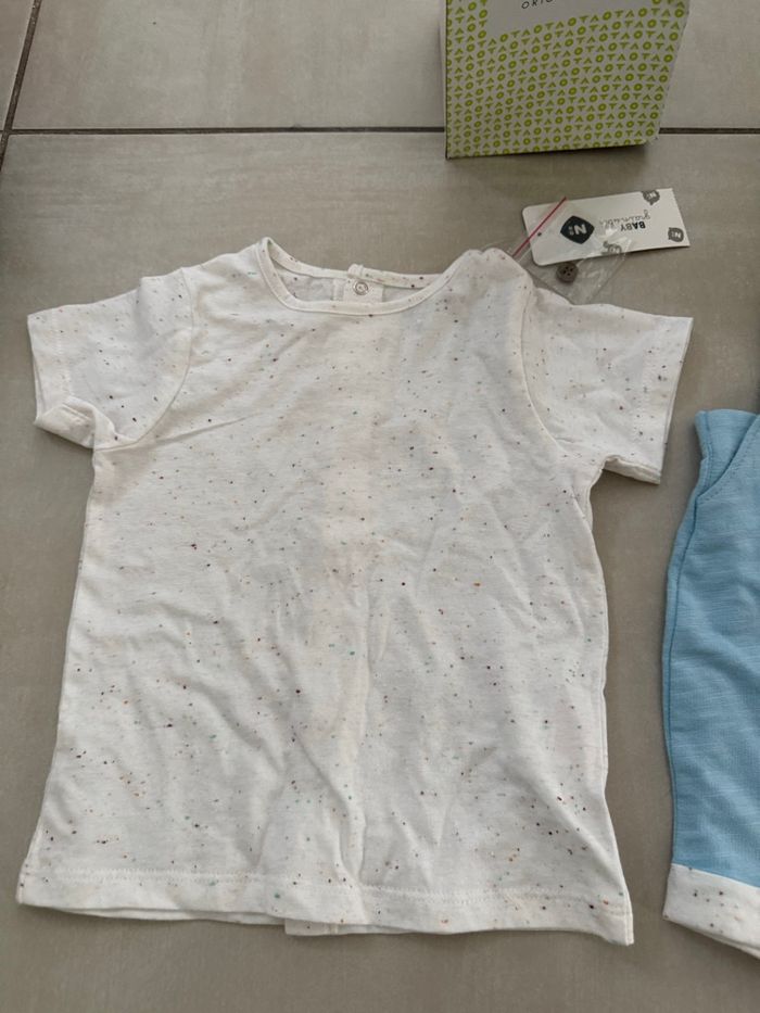 Neuf avec étiquettes et emballage cadeau ensemble salopette et t-shirt taille 12 mois