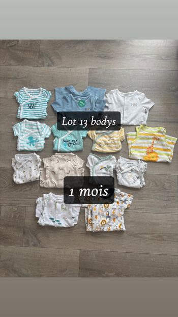 Lot bodys 1 mois