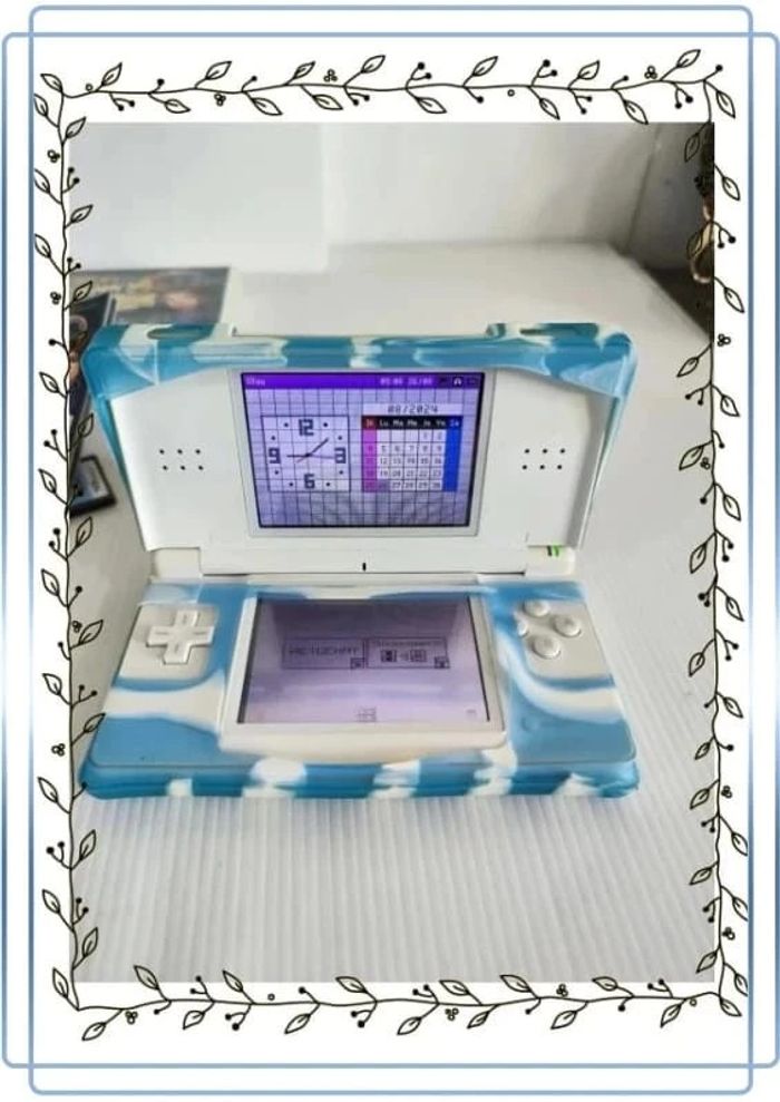 Lot nintendo ds avec une nintendo blanche en bon état mais il y'a des traces + 3 jeux - photo numéro 12