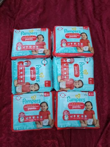Six paquets de couches Pampers Premium protection pants  culottes T4 taille 4