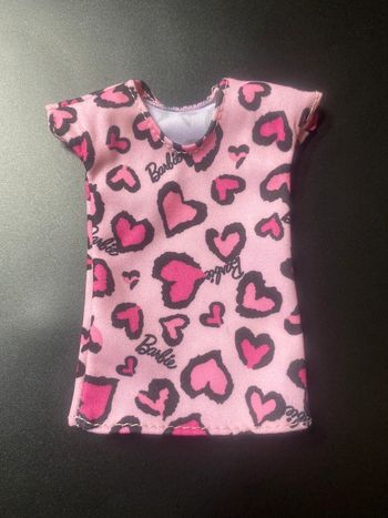robe Barbie Fashionista cœurs roses