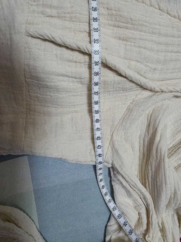 Blouse, crème, neuve, en coton, largeur d'épaule 35cm, largeur sous bras 45cm, longueur 41cm, marque Kiabi =10€ - photo numéro 5
