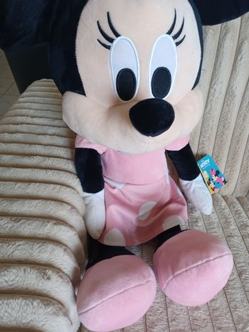 Grosse peluche minnie comme neuve
