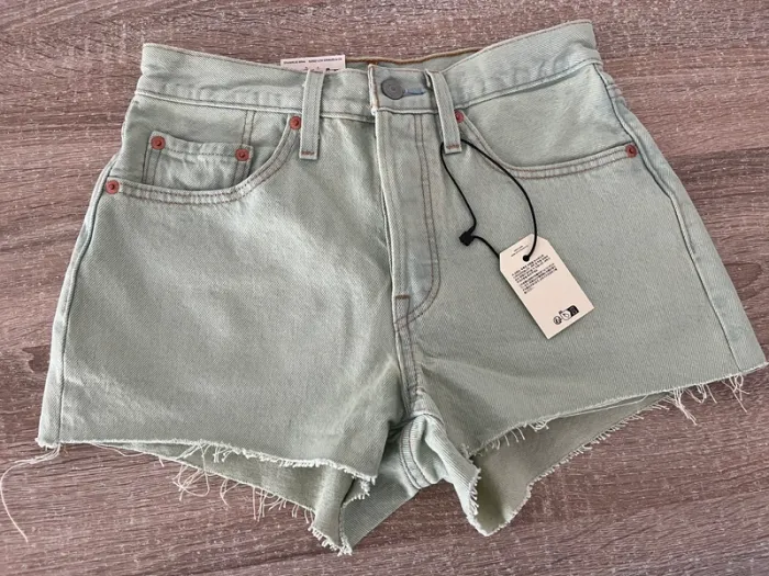 Short en jean vert pâle Levi’s 501 taille 26 - photo numéro 2
