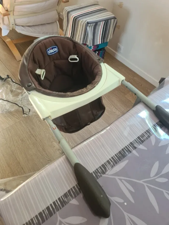 Chaise de table Chicco 360 pour bébé - photo numéro 2