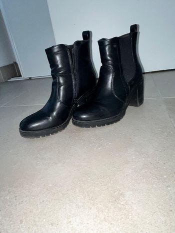 Bottines noires à talons – très peu portées – semelles marquées taille 38