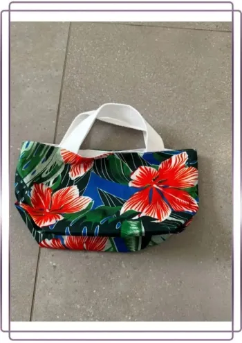 Petit sac multicolore, très bon état, 28x15cm