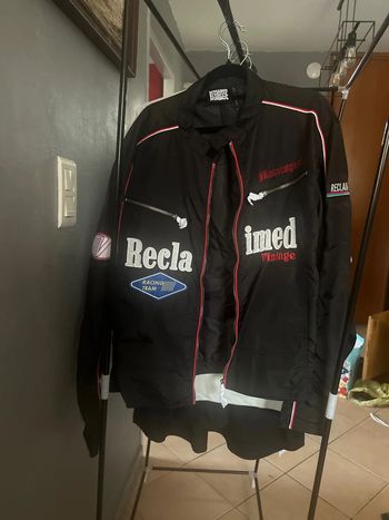 Veste de motard à écussons et broderies