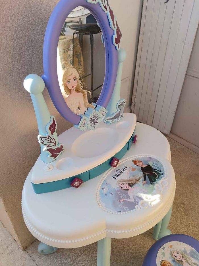 Coiffeuse la reine des neiges - photo numéro 1