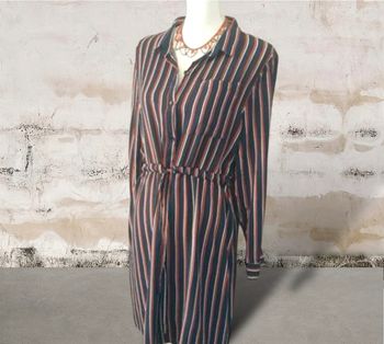 Robe chemise manches longues imprimée rayures bleu marine taille 40