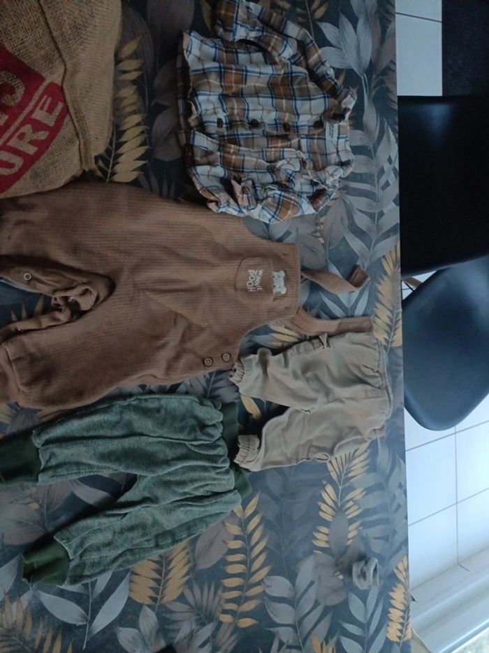 Énorme lot + de 80 vêtements, 1 mois,3 mois,6 et 9 mois - photo numéro 20
