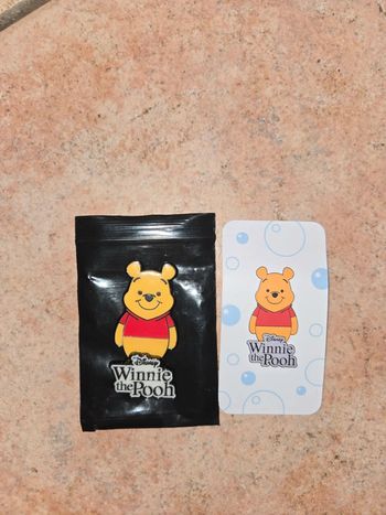 Pin's aimanté Winnie l'ourson neuf