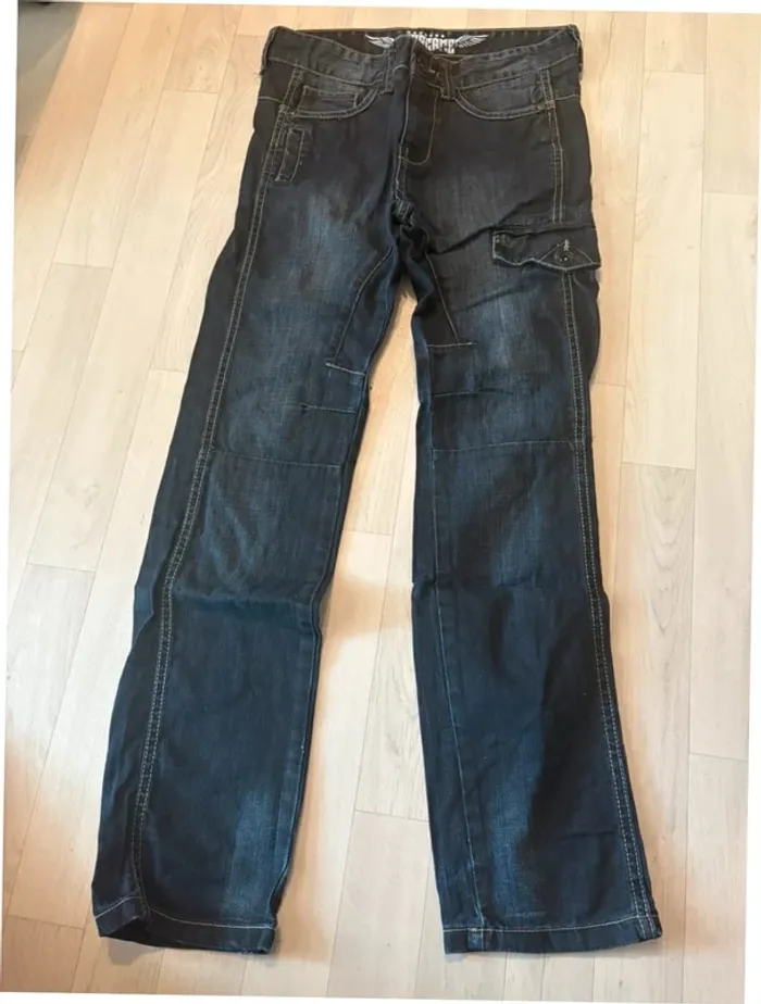 Jean 14 ans evergame stylé avec une poche sur le côté très bon état