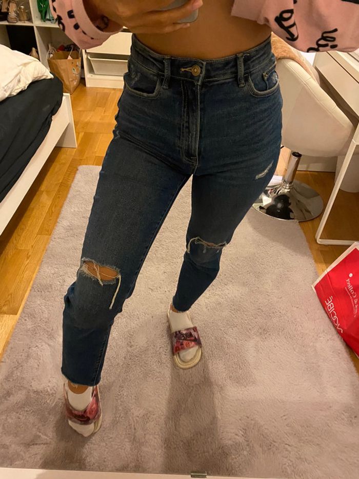 Jean mom bleu taille haute trouée stradivarius 36