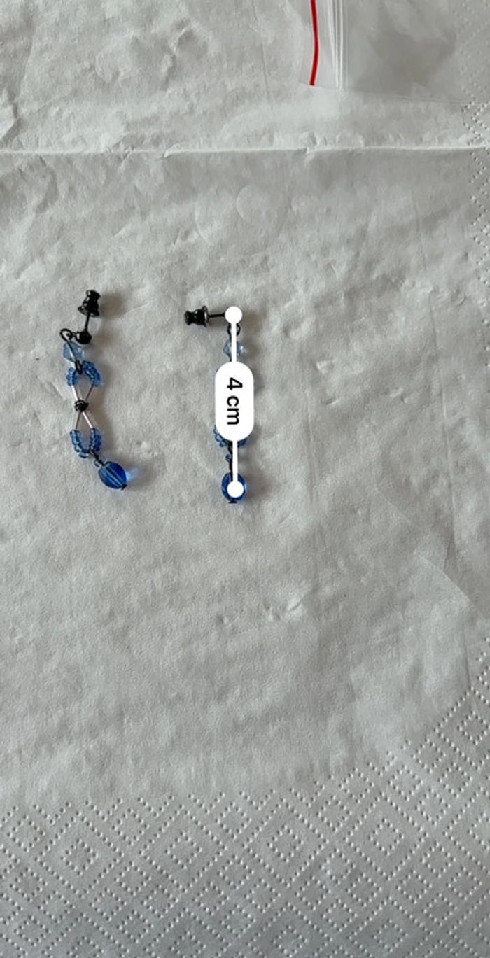 Boucles d’oreilles pendantes bleues - photo numéro 2