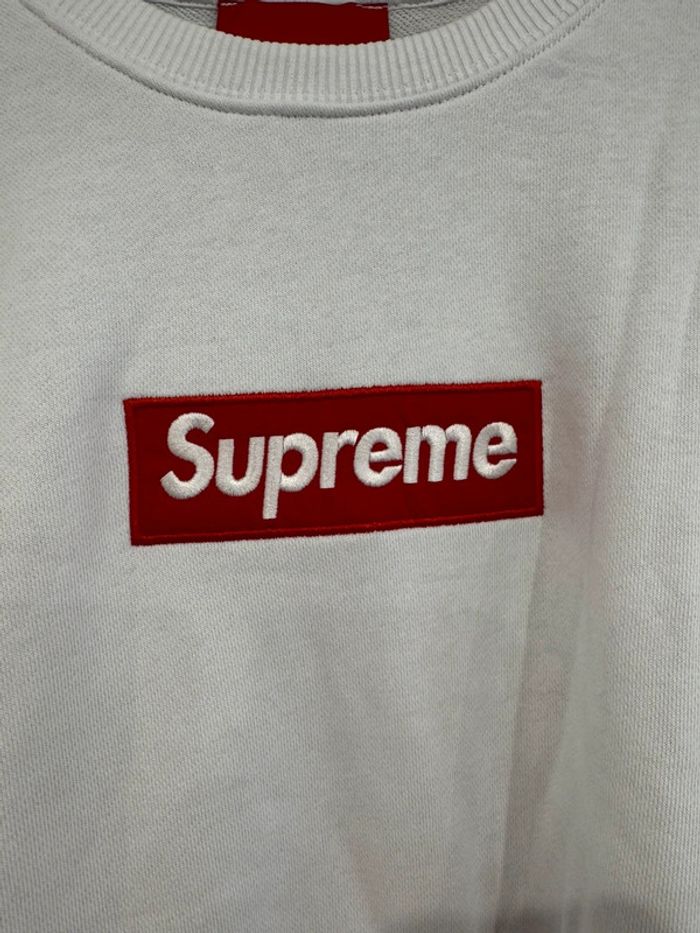 Pull / Sweat blanc Supreme Taille L - photo numéro 2