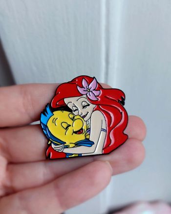 Pins Ariel et Polochon