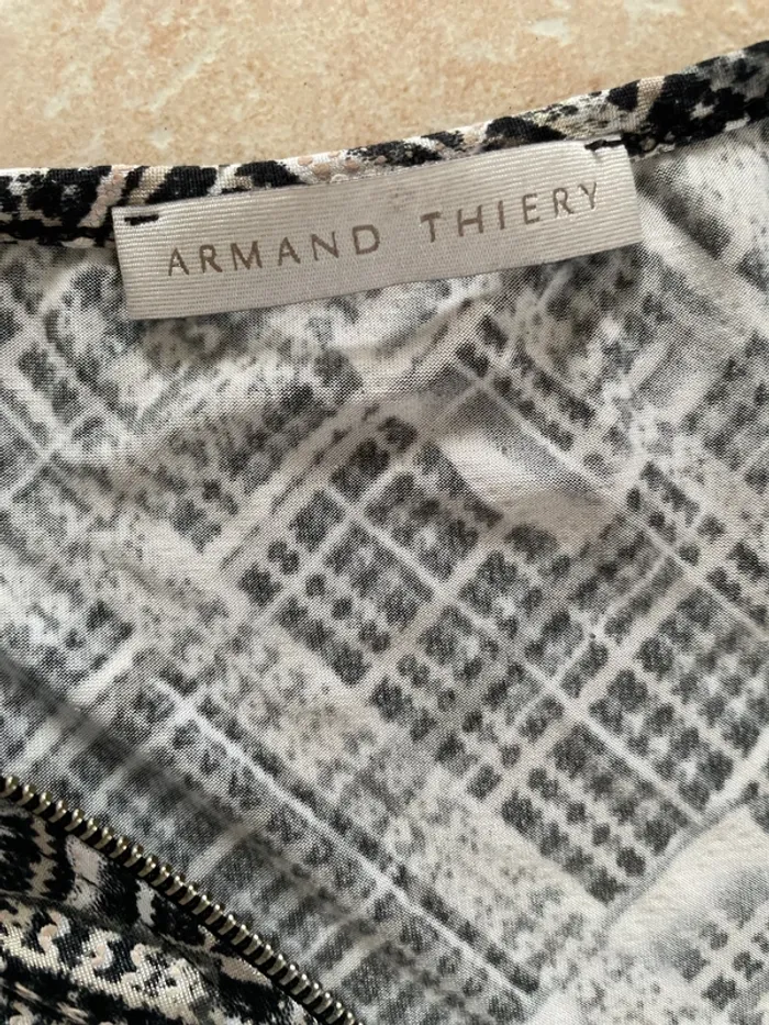 Magnifique blouse en 44 de marque Armand Thiery en excellent état - photo numéro 8