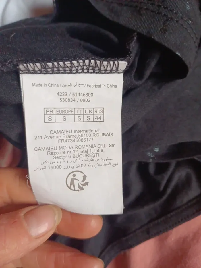 Joli top noir motifs taille S neuf - photo numéro 6