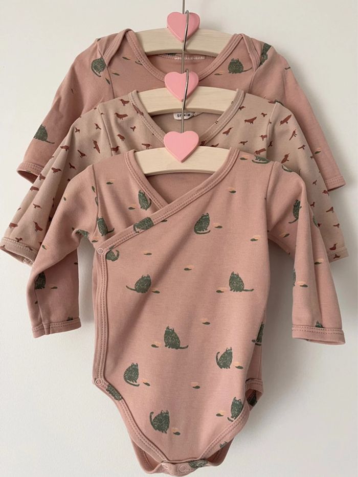 Lot de 3 bodies Trixie manches longues couleur vieux rose + petit pantalon avec pieds assorti H&M - photo numéro 3