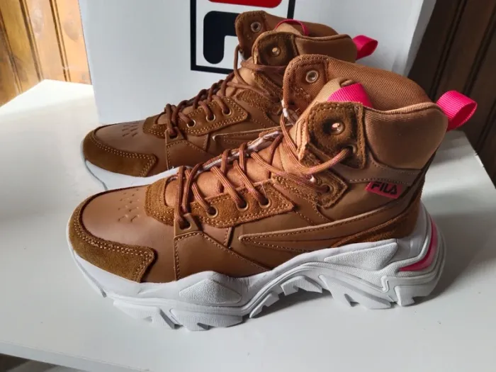 Magnifiques baskets sneakers femme marque Fila grosse semelle pointure 37