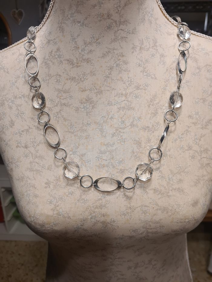 Collier. argenté et breloques transparente. 38 cm. - photo numéro 1