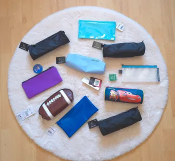 Lot de 10 trousse neuve et étiqueté