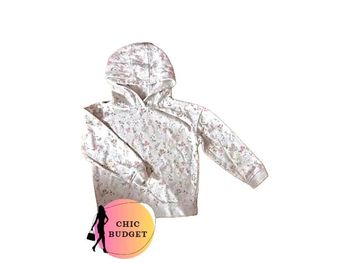 Chic Urbain: Un gris tendance pour une allure moderne.