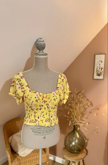 💛 Blouse courte jaune à fleurs – FB Sister – Taille S – Très bon état