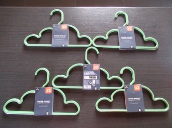 10 cintres / porte manteau pour vêtement de bébé / enfant neufs