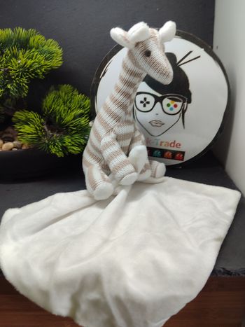 DD01478 doudou mouchoir girafe maxi bazar blanc beige rayé laine Tricot MB20F008