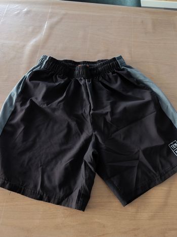Short très léger taille S