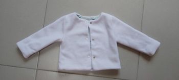 Gilet réversible blanc/bleu motif véhicule 6 mois