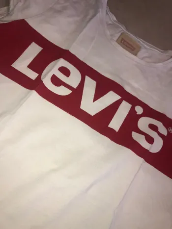 Tee shirt levis
