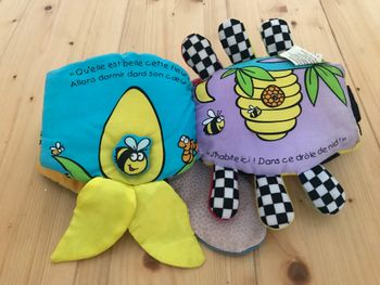 Livre en tissu-doudou abeille