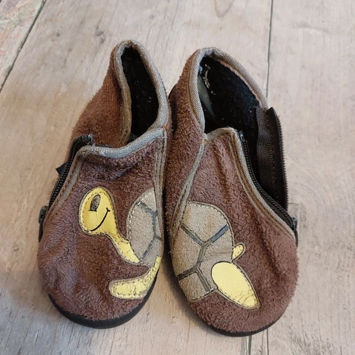 Lot baskets + chaussons taille 21 - photo numéro 8