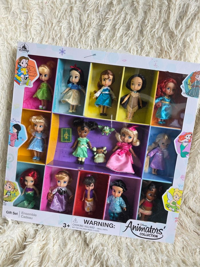 Poupee mini animator disney princesse clochette blanche neige belle pocahontas merida cendrillon tiana charlotte raiponce ariel aurore Aladdin jasmine vaiana disneyland paris