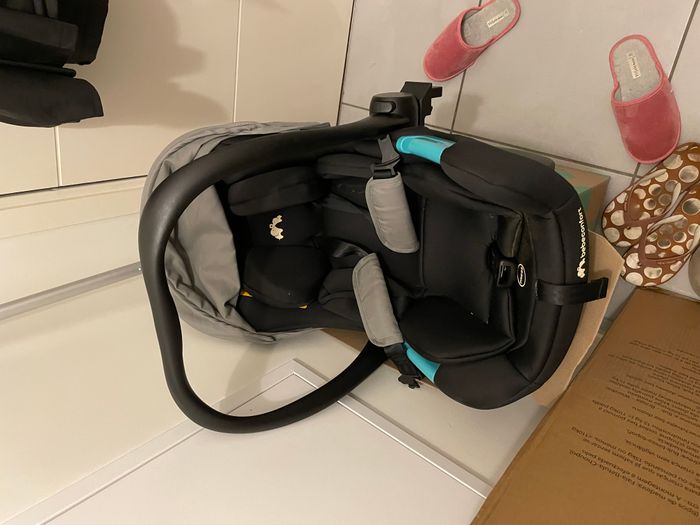 siége auto bébé confort. Utilisé pendant 5 mois