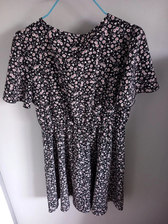 Robe à fleurs manches courtes taille 38 - photo numéro 2