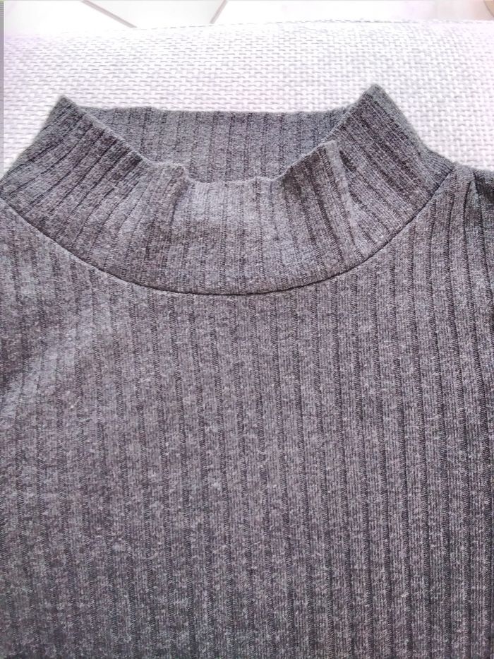 Tee shirt col  montant - photo numéro 3